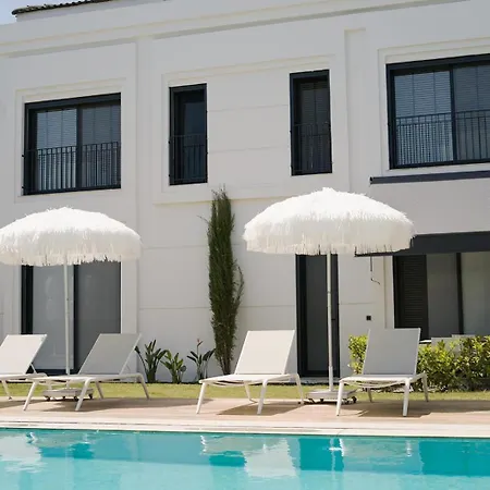 With Pool, 300 M To The In The Center Of Ilica Pansiyon